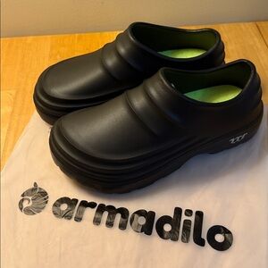 Armadilo Black Clogs
